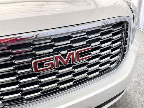 Used 2020 GMC Yukon Denali image 7