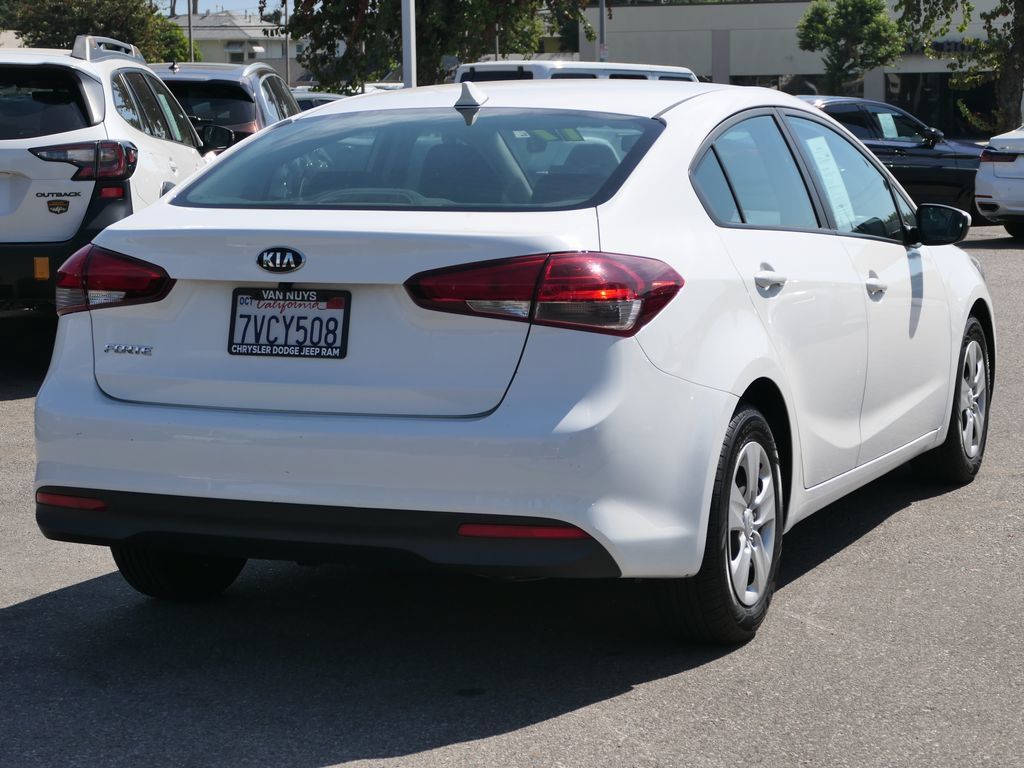 Used 2017 Kia Forte LX FWD image 3