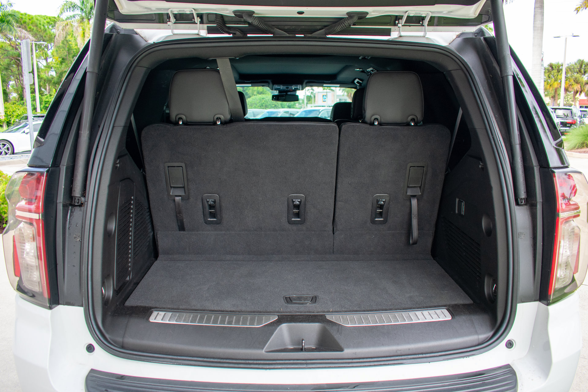 Used 2023 Chevrolet Tahoe RST AWD/4WD image 41