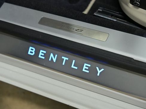 Used 2024 Bentley Flying Spur V8 AWD/4WD image 25