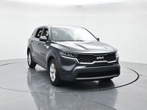 Used 2023 Kia Sorento LX image 4