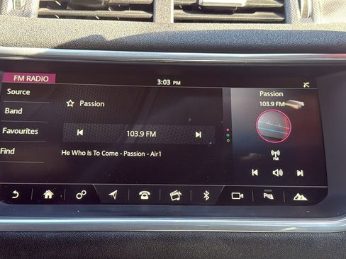 Used 2019 Land Rover Range Rover Evoque SE Premium image 22