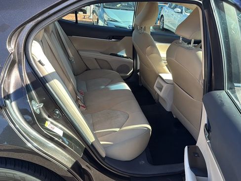 Used 2018 Toyota Camry LE image 6