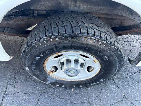 Used 2012 Chevrolet Express 2500 image 12