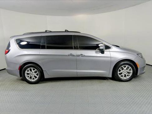 Used 2020 Chrysler Voyager Lxi image 8