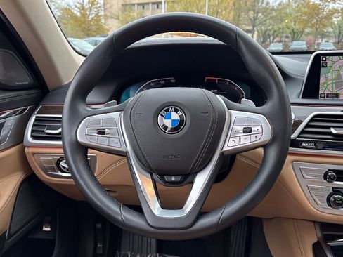 Certified 2022 BMW 750i xDrive w/ Executive Package AWD/4WD image 31