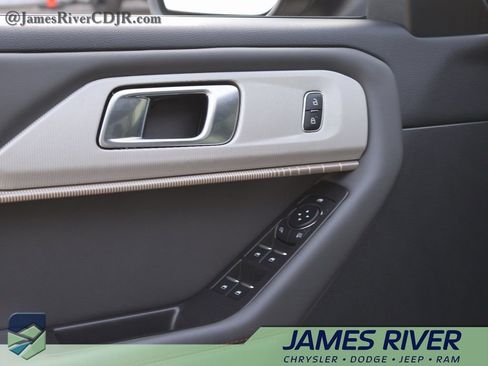 Used 2025 Ford Explorer Active w/ Active Comfort Package image 23