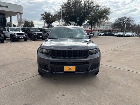 Used 2024 Jeep Grand Cherokee L Altitude image 2