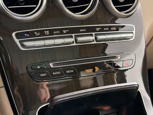 Used 2019 Mercedes-Benz GLC 300 4MATIC image 18