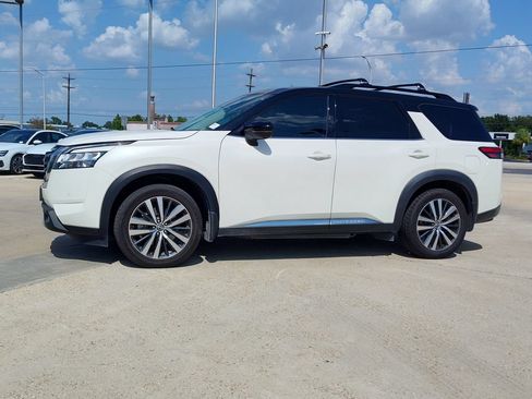 Used 2022 Nissan Pathfinder Platinum w/ Cargo Package FWD image 3