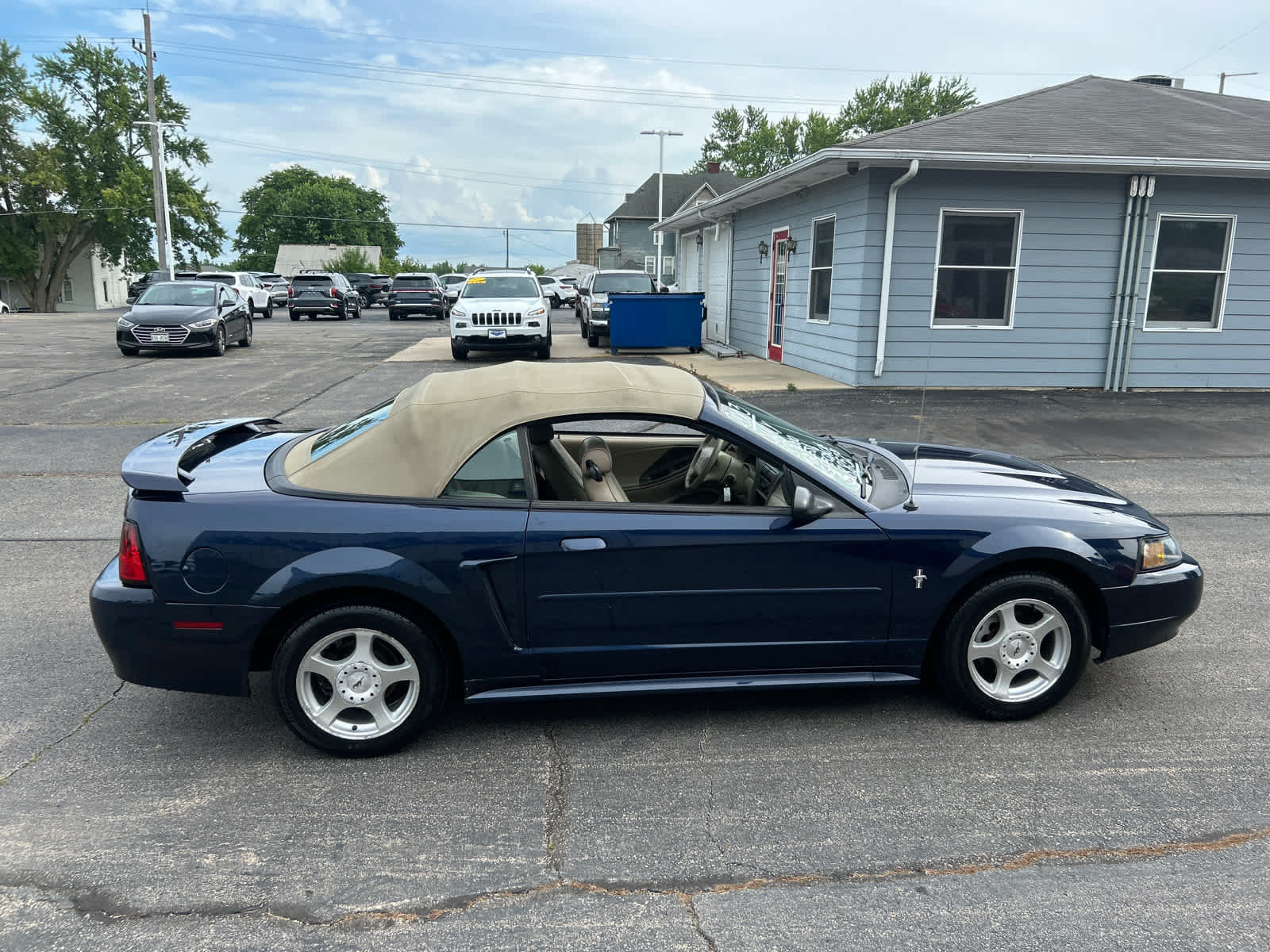 Used 2003 Ford Mustang Convertible RWD image 7