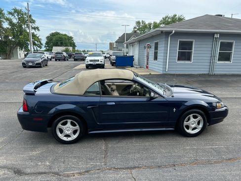 Used 2003 Ford Mustang Convertible RWD image 7