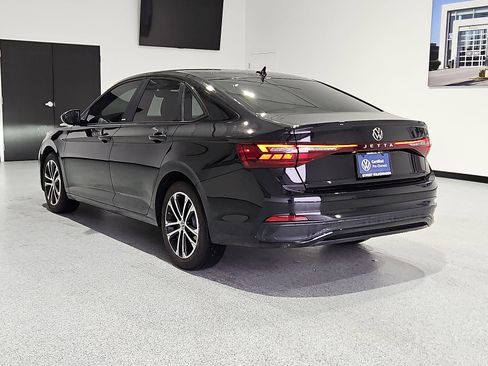 Certified 2025 Volkswagen Jetta Sport FWD image 6