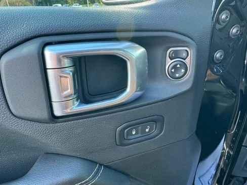 Used 2022 Jeep Wrangler Unlimited Sahara AWD/4WD image 14