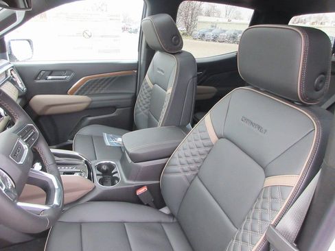 New 2026 GMC Canyon Denali image 13