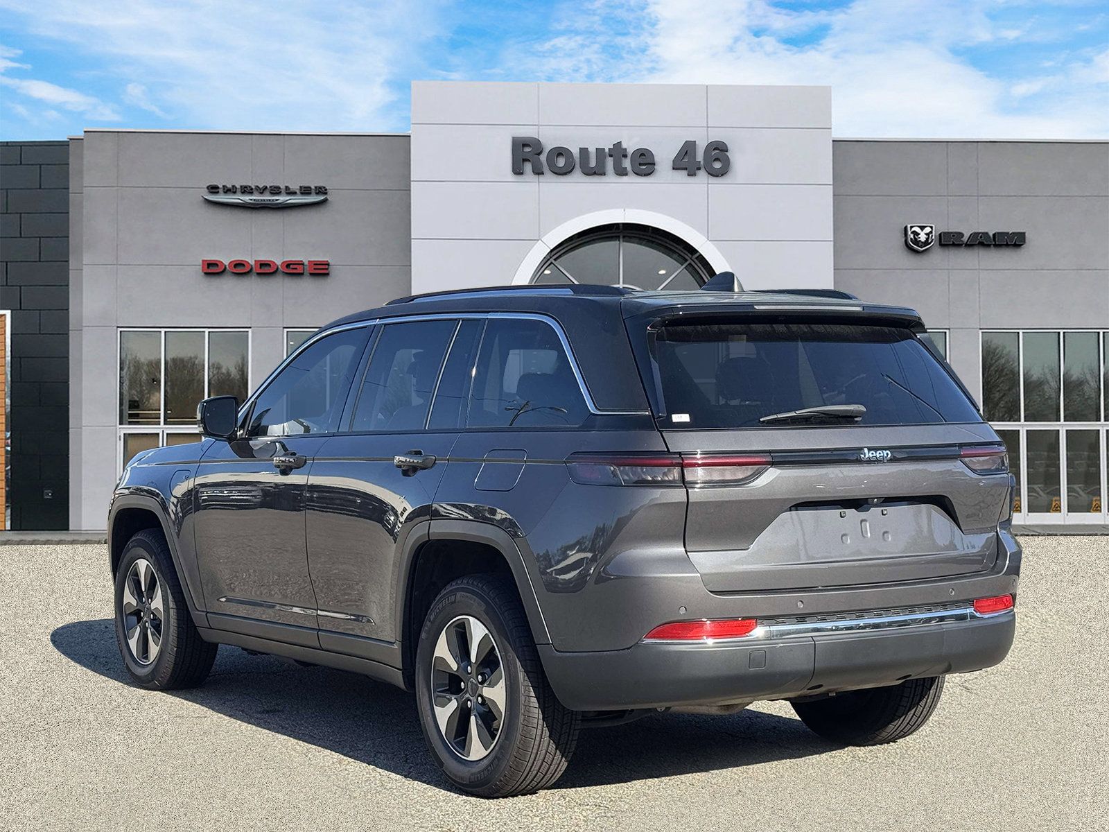 Used 2023 Jeep Grand Cherokee 4WD 4xe image 4