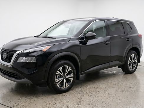 Used 2023 Nissan Rogue SV image 3