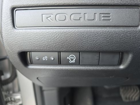 Used 2024 Nissan Rogue S FWD image 27