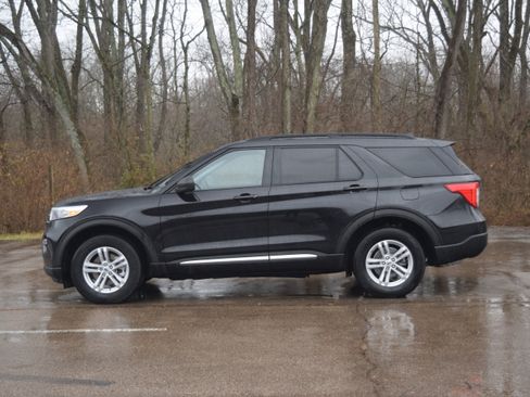 Used 2023 Ford Explorer XLT w/ Equipment Group 202A image 23