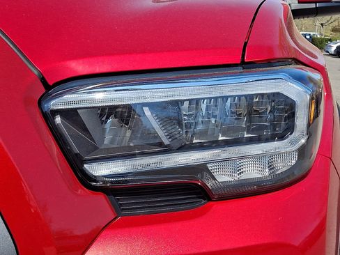 Certified 2023 Toyota Tacoma TRD Off-Road AWD/4WD image 10