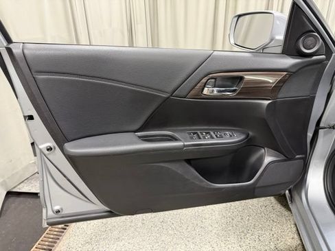Used 2016 Honda Accord EX image 17
