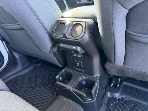 Used 2024 Jeep Gladiator Sport image 34