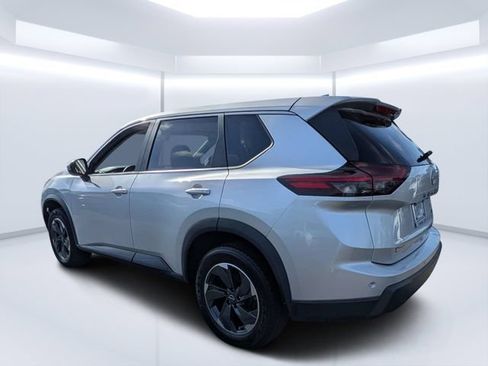 Used 2024 Nissan Rogue SV FWD image 5