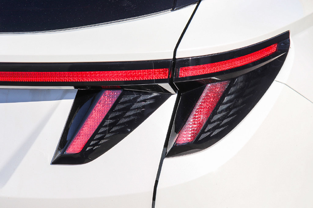 Certified 2025 Hyundai Tucson Limited AWD/4WD image 9