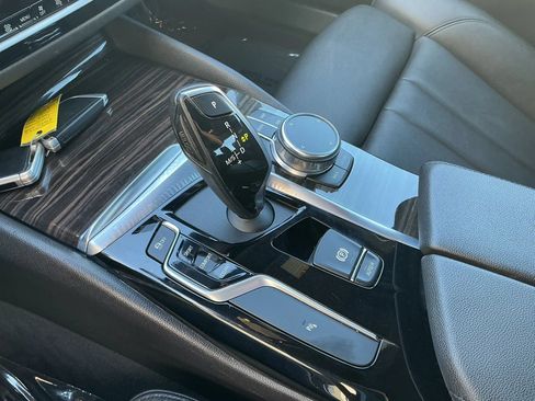 Used 2019 BMW 530i w/ Convenience Package RWD image 18