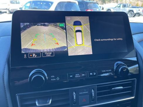 Used 2024 Nissan Armada SL image 9