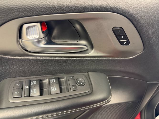 Used 2025 Chrysler Pacifica Select FWD image 10