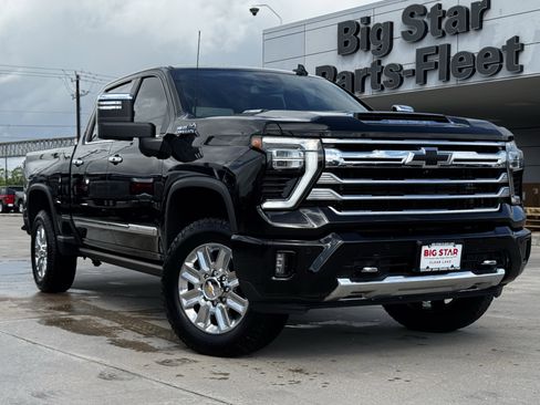 Used 2024 Chevrolet Silverado 2500 High Country AWD/4WD image 2