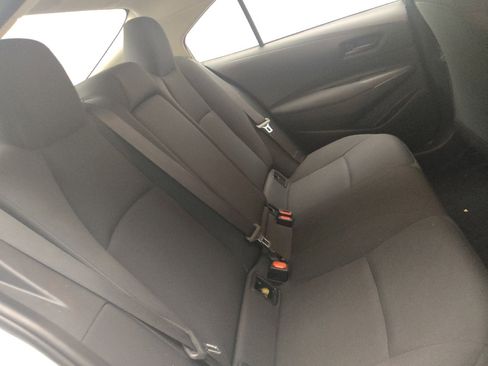 Used 2022 Toyota Corolla LE image 19