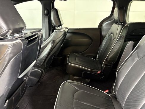 Used 2018 Chrysler Pacifica Limited w/ Advanced Safetytec Group image 38