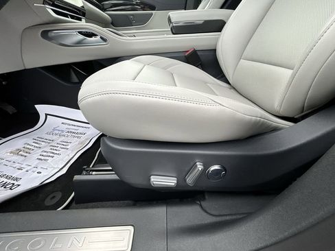 New 2026 Lincoln Nautilus Premier w/ Jet Appearance Package AWD/4WD image 18
