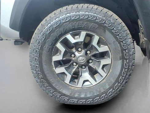 Certified 2022 Toyota Tacoma TRD Off-Road AWD/4WD image 25