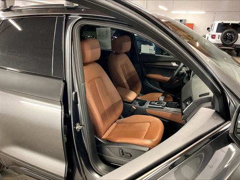 Used 2023 Audi Q5 2.0T Premium Plus w/ Premium Plus Package AWD/4WD image 9