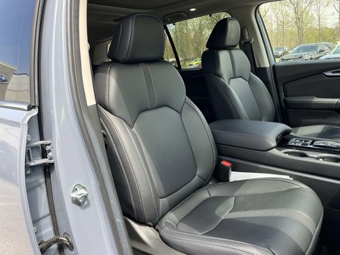 Used 2025 Honda Pilot Touring image 25