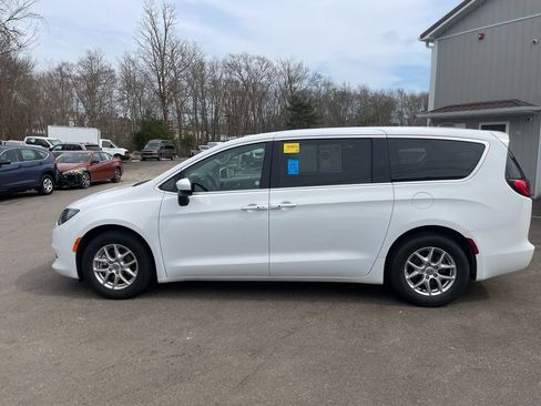 Used 2023 Chrysler Voyager LX FWD image 9