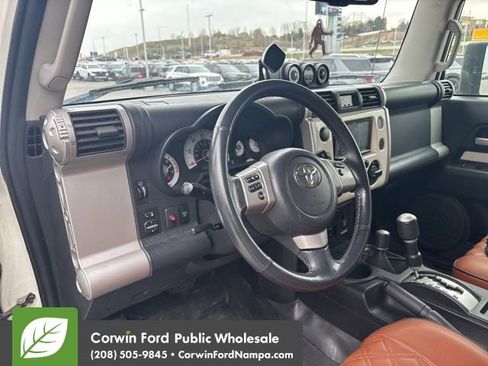 Used 2012 Toyota FJ Cruiser 4WD w/ Upgrade Pkg image 10