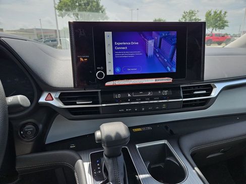 Certified 2025 Toyota Sienna LE FWD image 14