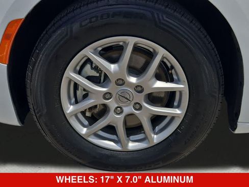 Used 2024 Chrysler Pacifica Touring-L FWD image 12