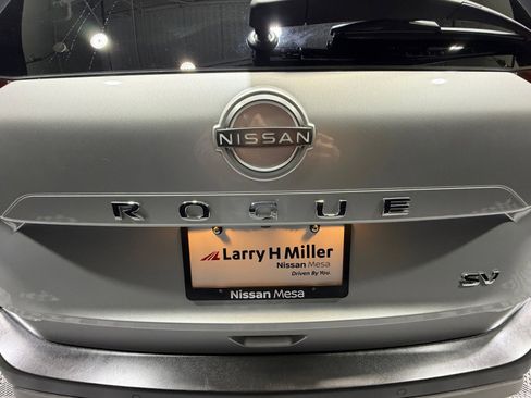 Used 2023 Nissan Rogue SV image 24