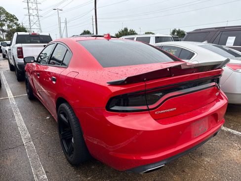 Used 2018 Dodge Charger R/T RWD image 4