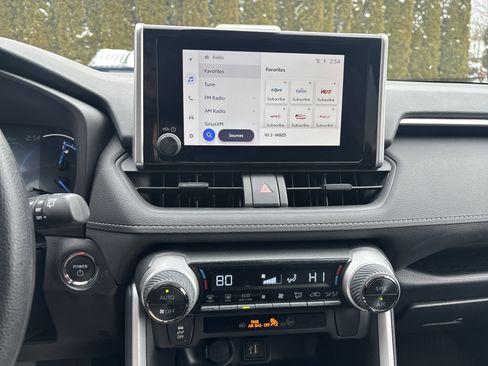 Certified 2025 Toyota RAV4 XLE image 27