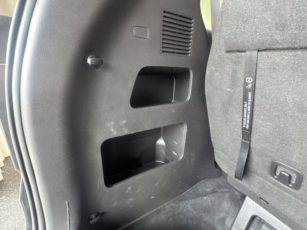 Used 2023 Kia Carnival LX FWD image 11