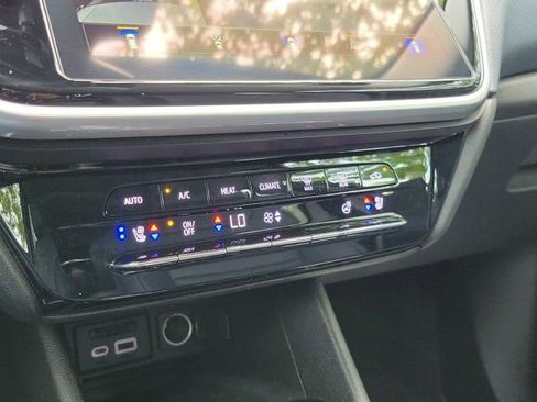 Used 2023 Chevrolet Bolt EUV Premier w/ Sun & Sound Package FWD image 26