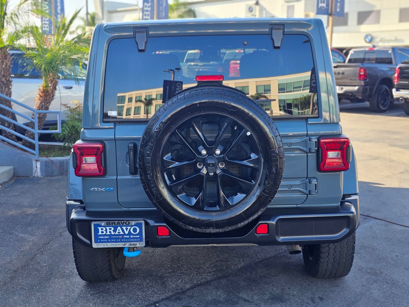 Used 2024 Jeep Wrangler Unlimited Sahara AWD/4WD image 8