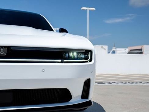 Used 2024 Dodge Charger Daytona Scat Pack w/ Plus Group AWD/4WD image 14