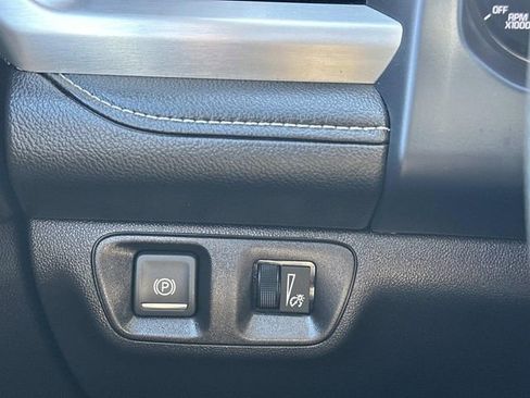 Used 2021 GMC Acadia SLE w/ Driver Convenience Package FWD image 26